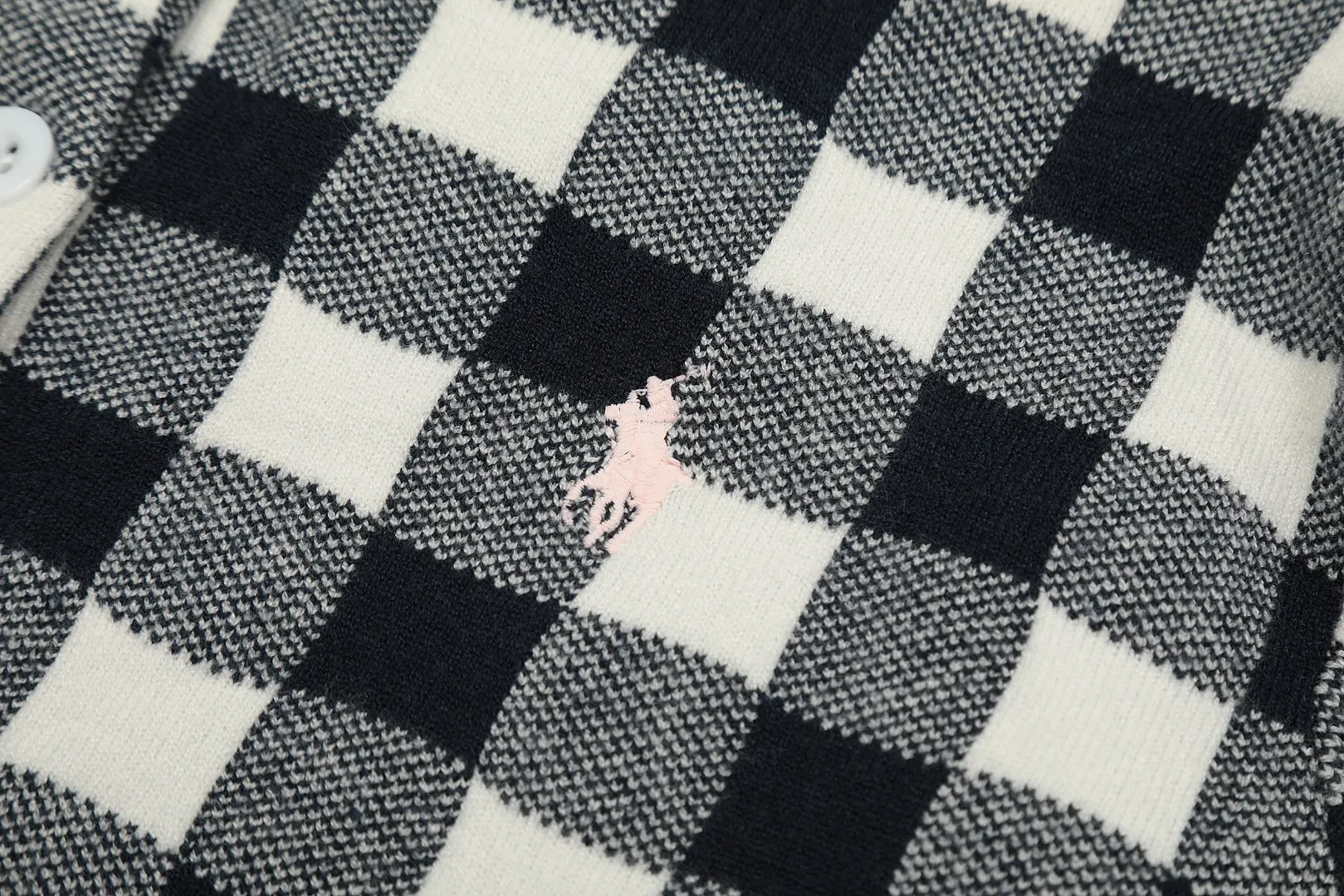 🅿️190 "Top quality" Style number: DS015# [Ralph Lauren plaid jacquard basic pony embroidered logo knitted cardigan long sleeves] ✅Ralph Lauren classic basic versatile plain plaid knitted cardigan long-sleeved small jacket ✅Main supplier platform live broadcast Wholesale entities ✅ZP quality 1:1 pattern making Scan the code to enter the GF website Counter quality ✅Detailed quality The only one in Guangzhou Imported quality cotton yarn Focus on high-end, cost-effective, and good quality. Needless to say, the version is restored to the original. Loose, comfortable and stress-free. Simple is high-end. Classic is timeless. ✅The upper body is simple and easy to match. A must-have for goddess ootd. Good-looking clothes are never picky. A must-have in the goddess' wardrobe. Size: S-L. Color: Navy blue, light blue, pink.